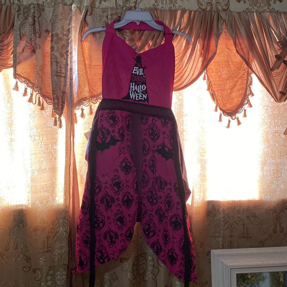 New Disney villains apron